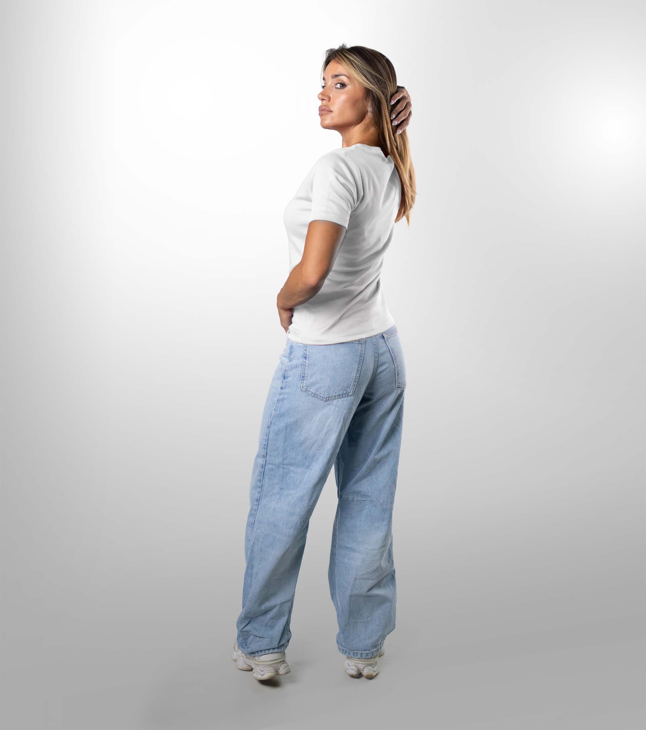 10001-f-white-side-model Promo T-Shirt - Basic – Bild 1