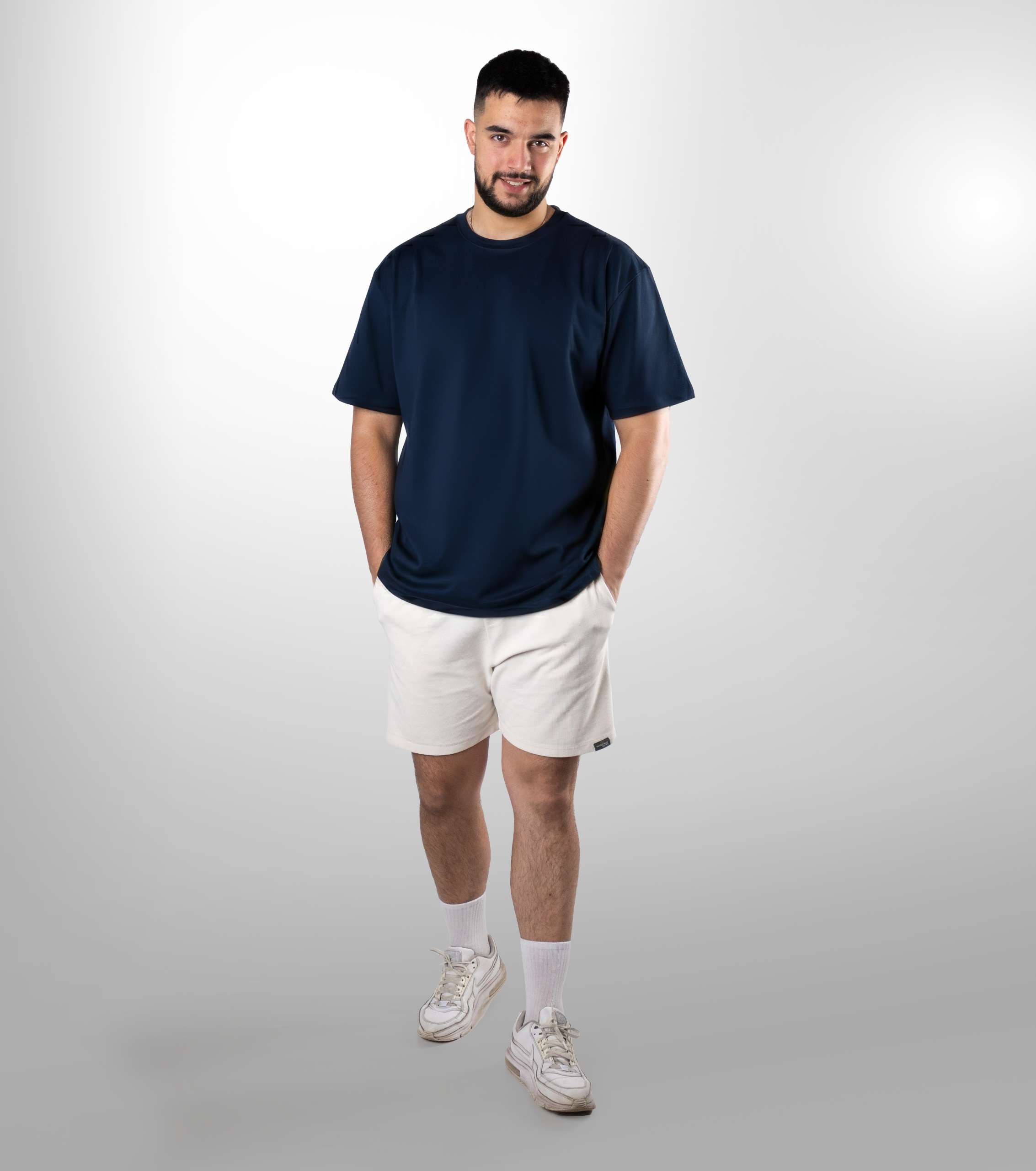 10010-M-533-C-model-front T-Shirt oversize – Bild 1